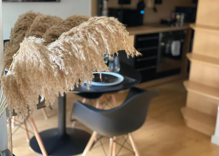 V & S Since 2023 아파트